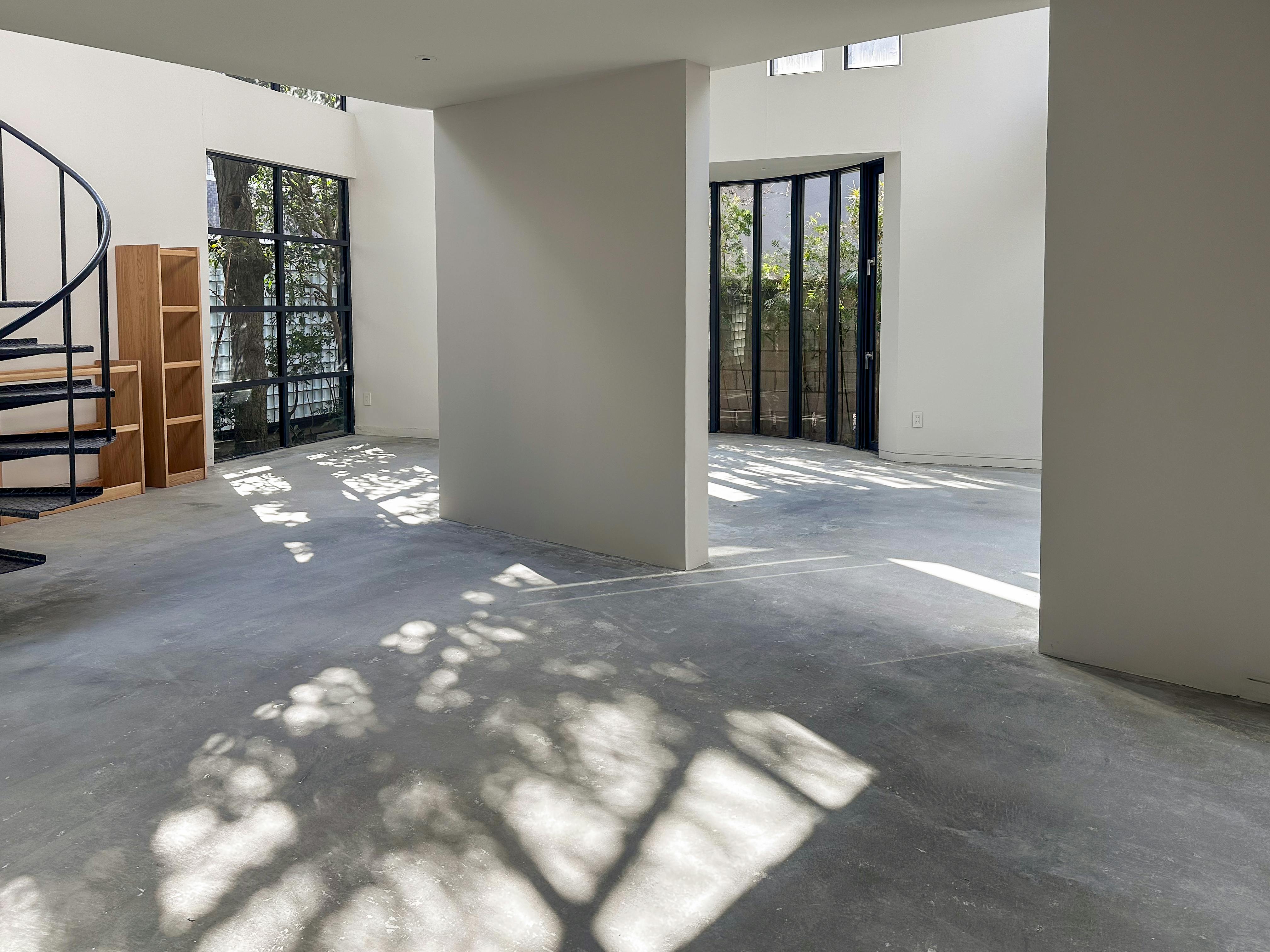 【新井薬師前駅2分】撮影や展示会に シンプルでモダンな空間のハウススタジオ（一棟貸し）の画像