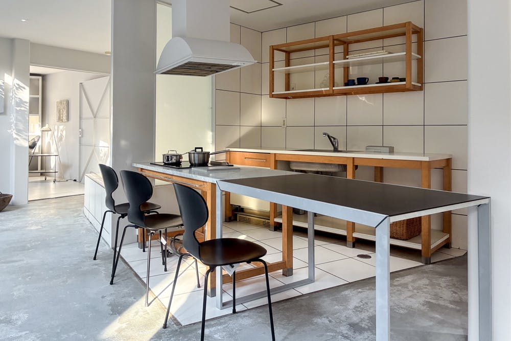 【新井薬師前駅2分】撮影や展示会に シンプルでモダンな空間のハウススタジオ(一棟貸し)