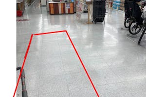 【ユニディショップス市川店】レジ付近 物販やプロモーションに最適なホームセンター内レジ付近の催事イベントスペース