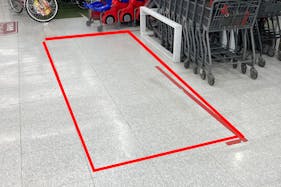 【ユニディショップス市川店】レジ付近 物販やプロモーションに最適なホームセンター内レジ付近の催事イベントスペース