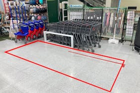 【ユニディショップス市川店】レジ付近 物販やプロモーションに最適なホームセンター内レジ付近の催事イベントスペース