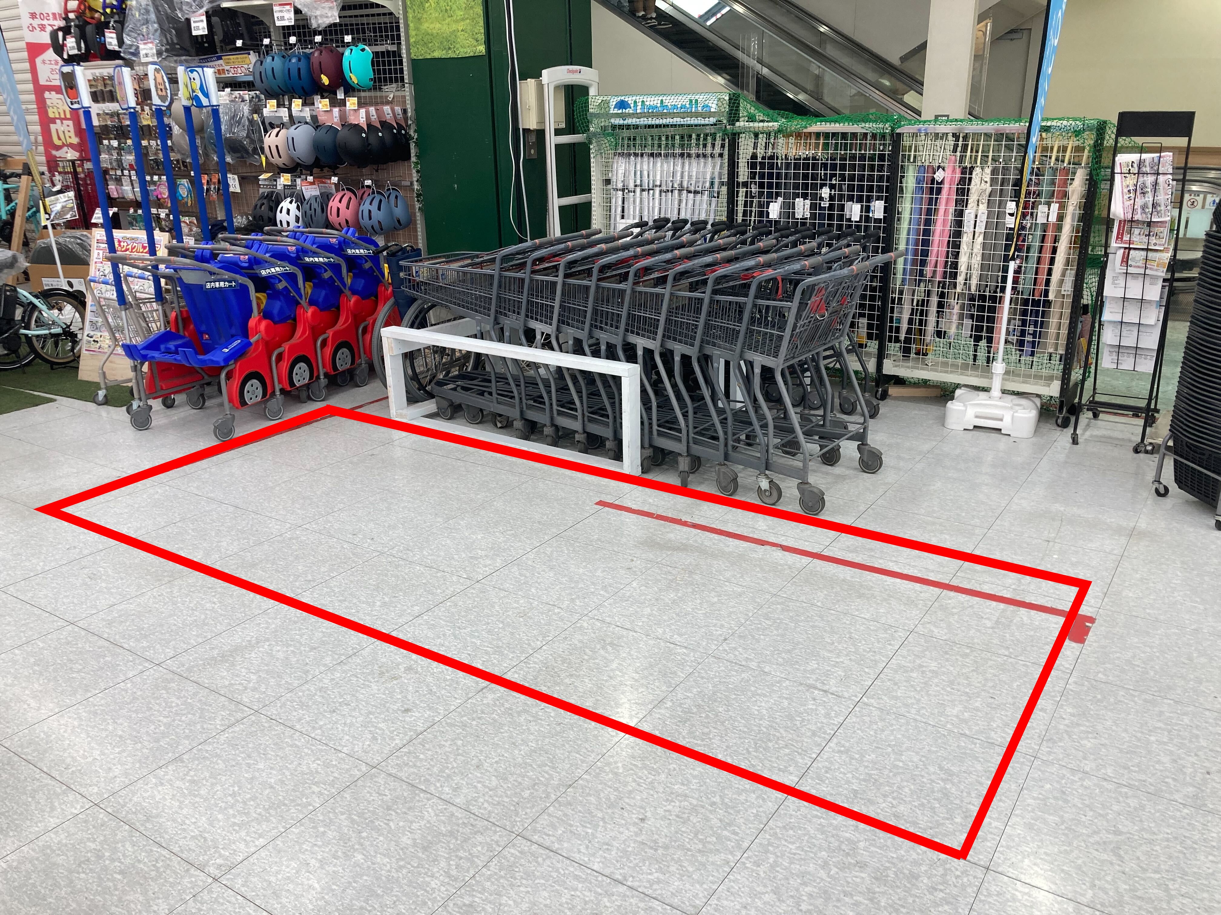 【ユニディショップス市川店】レジ付近　物販やプロモーションに最適なホームセンター内レジ付近の催事イベントスペース