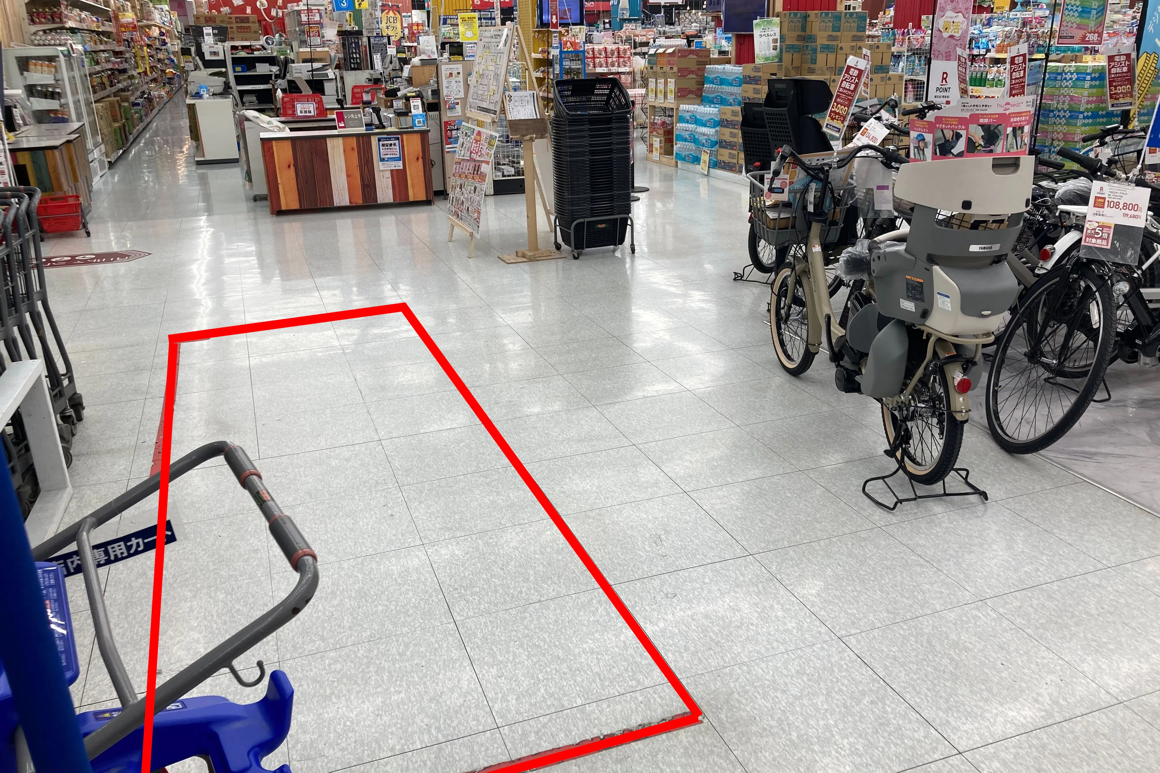 【ユニディショップス市川店】レジ付近 物販やプロモーションに最適なホームセンター内レジ付近の催事イベントスペース