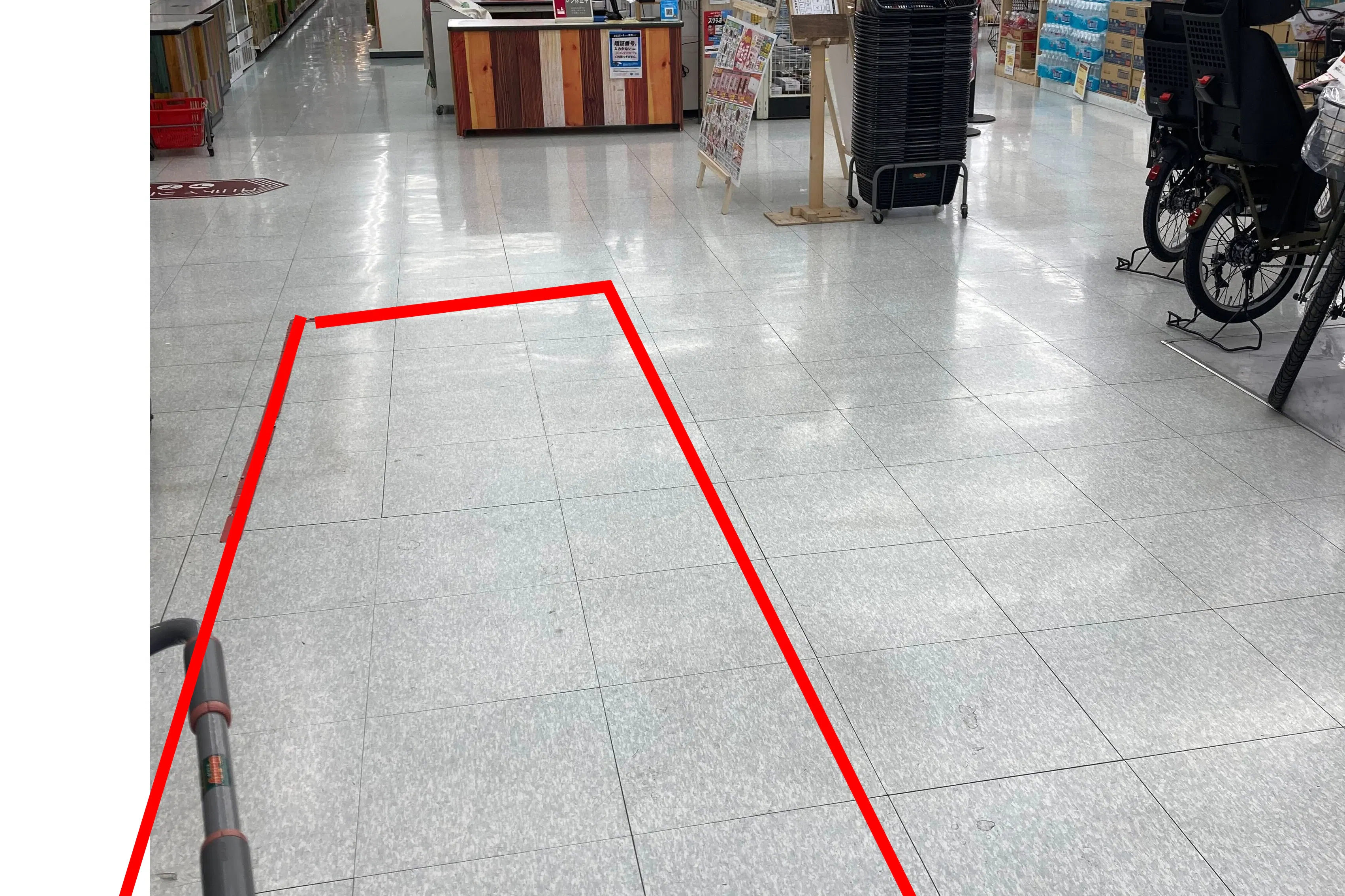 【ユニディショップス市川店】レジ付近 物販やプロモーションに最適なホームセンター内レジ付近の催事イベントスペース
