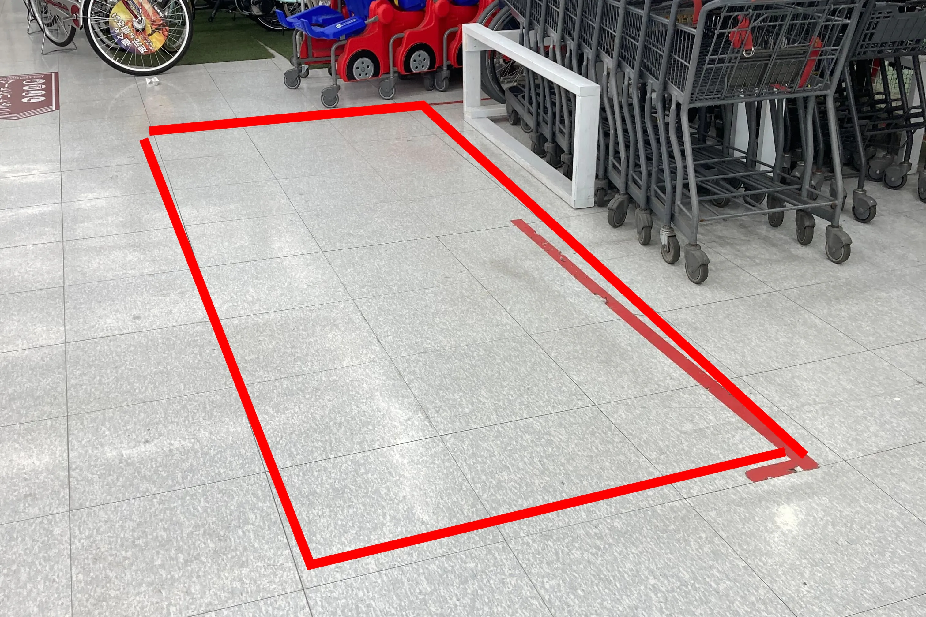 【ユニディショップス市川店】レジ付近 物販やプロモーションに最適なホームセンター内レジ付近の催事イベントスペース