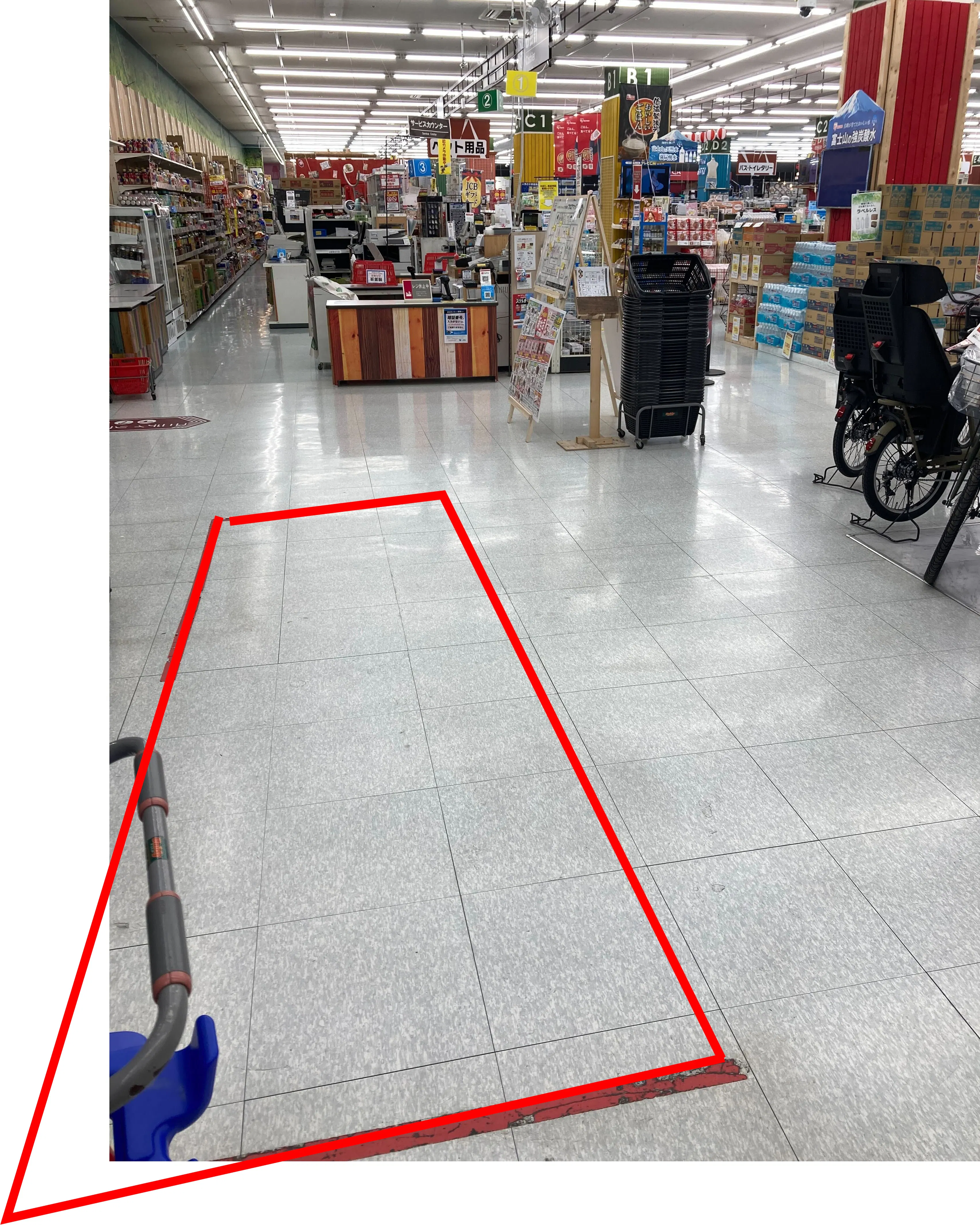 【ユニディショップス市川店】レジ付近 物販やプロモーションに最適なホームセンター内レジ付近の催事イベントスペース
