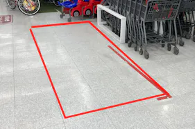 【ユニディショップス市川店】レジ付近 物販やプロモーションに最適なホームセンター内レジ付近の催事イベントスペース