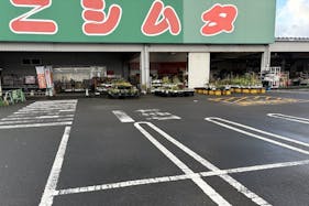 【スーパーセンターニシムタ 指宿店】【スーパーセンターニシムタ指宿店】食物販や物販に最適な正面入口の駐車場スペース