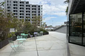 【KOMAZAWA Park Quarter】【駒沢大学駅徒歩1分】カフェ横の緑あふれるテラス空間「KOMAZAWA Park Quarter Biotope」
