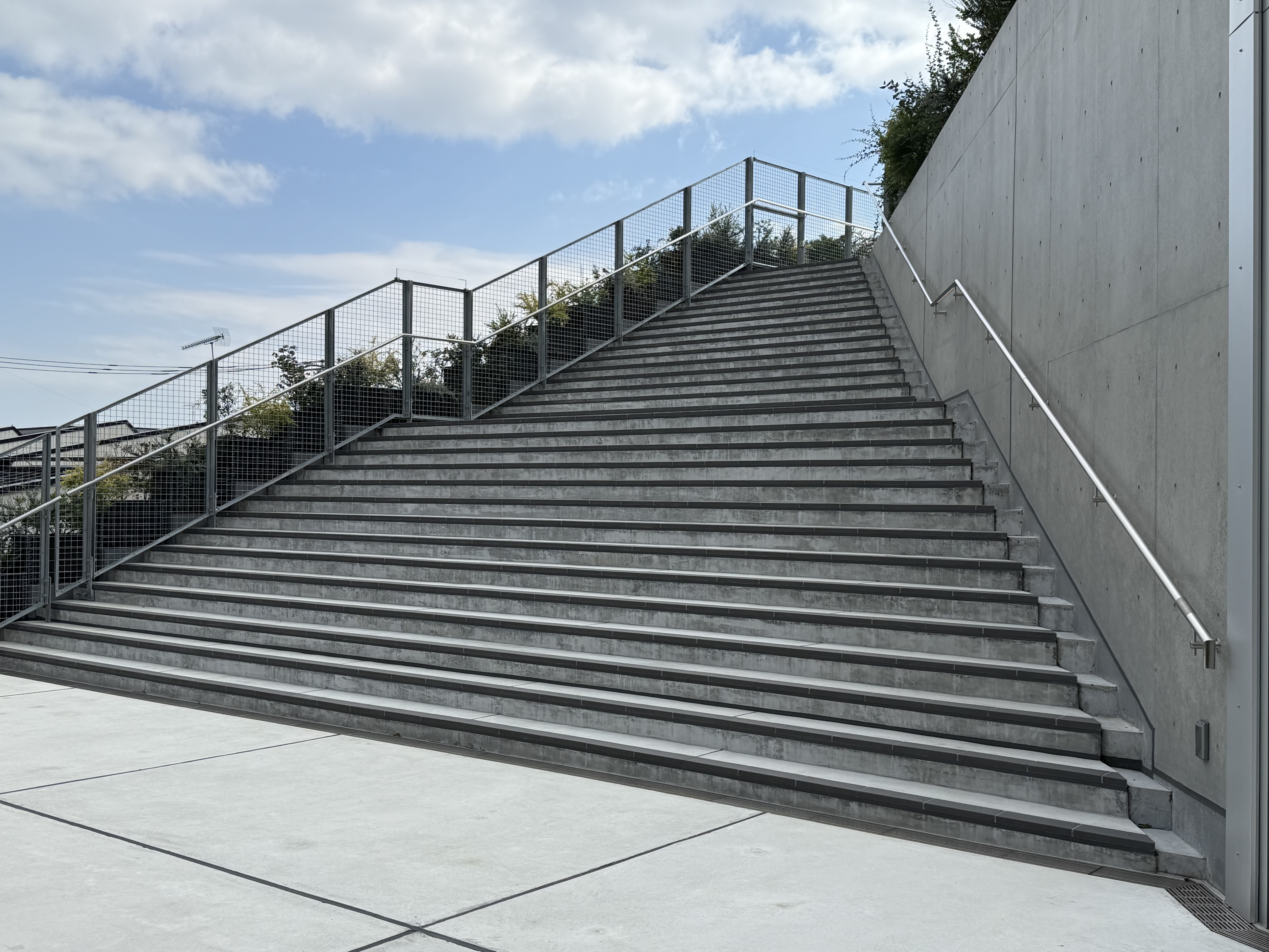 【KOMAZAWA Park Quarter】【駒沢大学駅徒歩1分】カフェ横の緑あふれるテラス空間「KOMAZAWA Park Quarter Biotope」