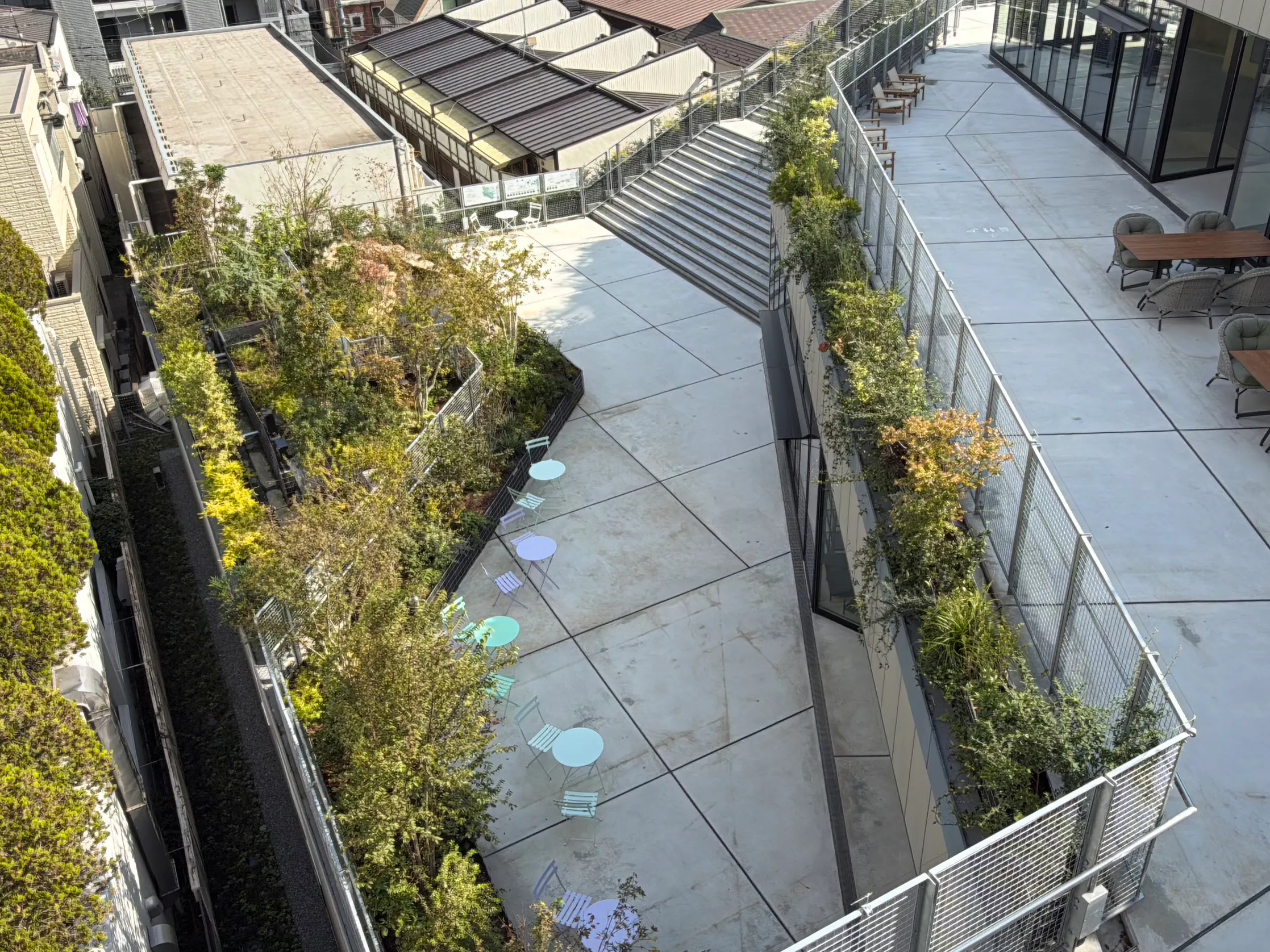 【KOMAZAWA Park Quarter】【駒沢大学駅徒歩1分】カフェ横の緑あふれるテラス空間「KOMAZAWA Park Quarter Biotope」