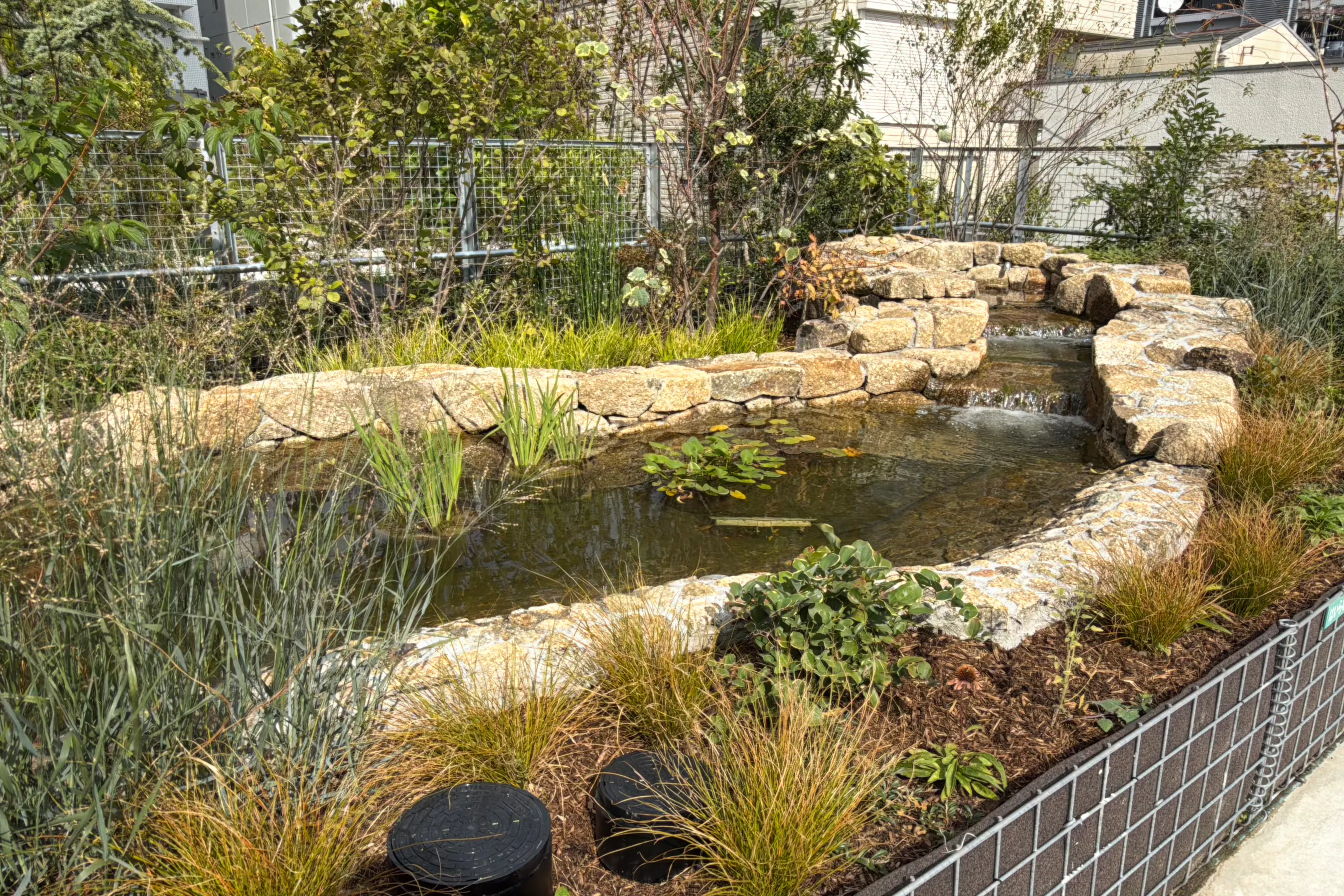 【KOMAZAWA Park Quarter】【駒沢大学駅徒歩1分】カフェ横の緑あふれるテラス空間「KOMAZAWA Park Quarter Biotope」