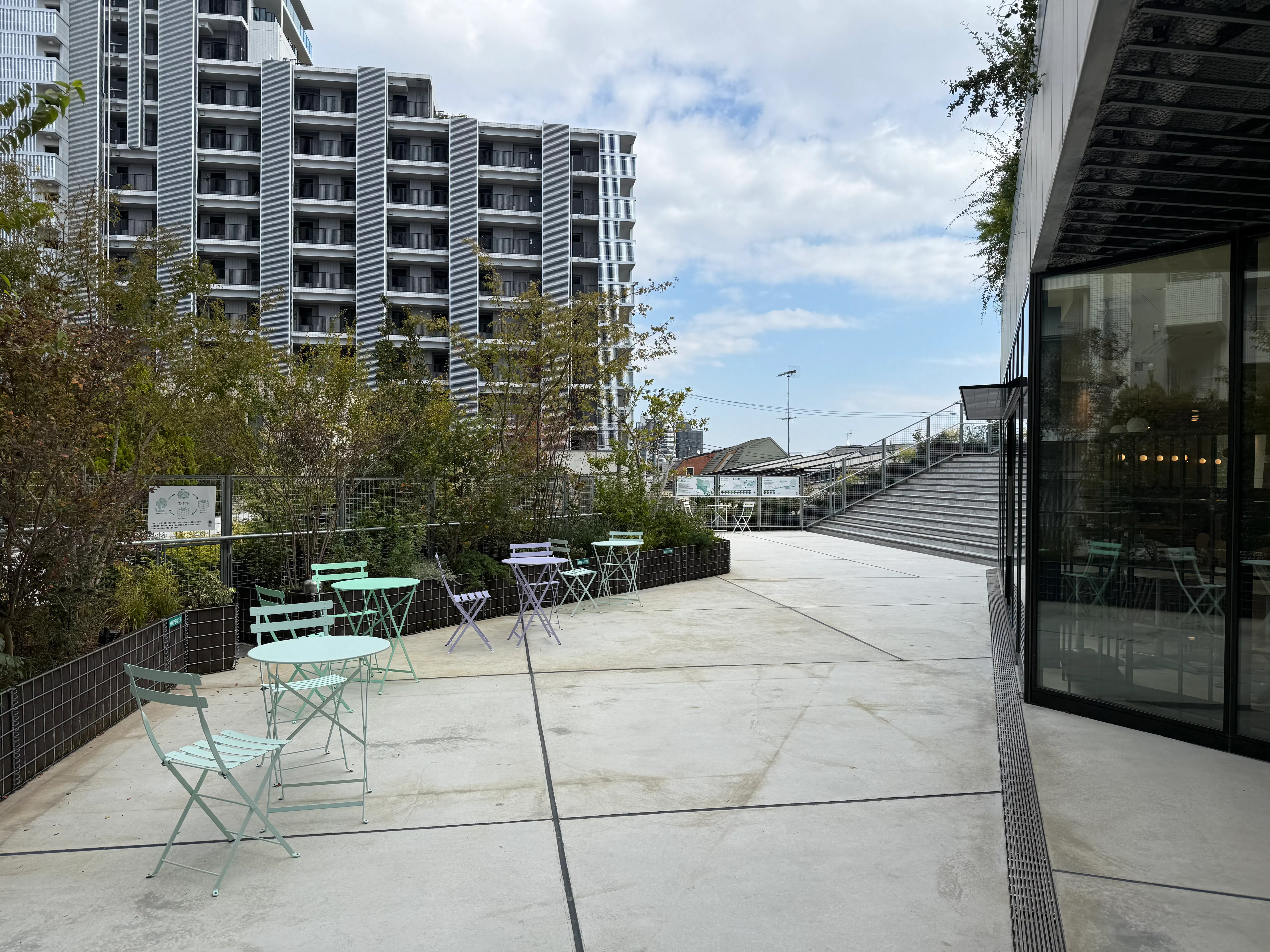 【KOMAZAWA Park Quarter】【駒沢大学駅徒歩1分】カフェ横の緑あふれるテラス空間「KOMAZAWA Park Quarter Biotope」