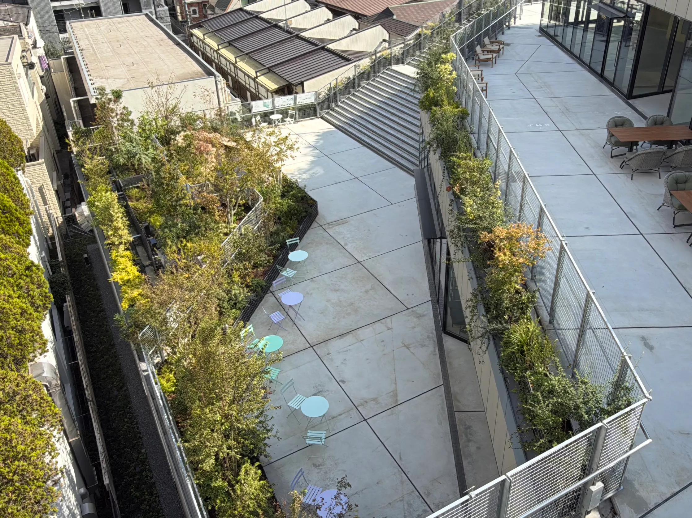 【KOMAZAWA Park Quarter】【駒沢大学駅徒歩1分】カフェ横の緑あふれるテラス空間「KOMAZAWA Park Quarter Biotope」