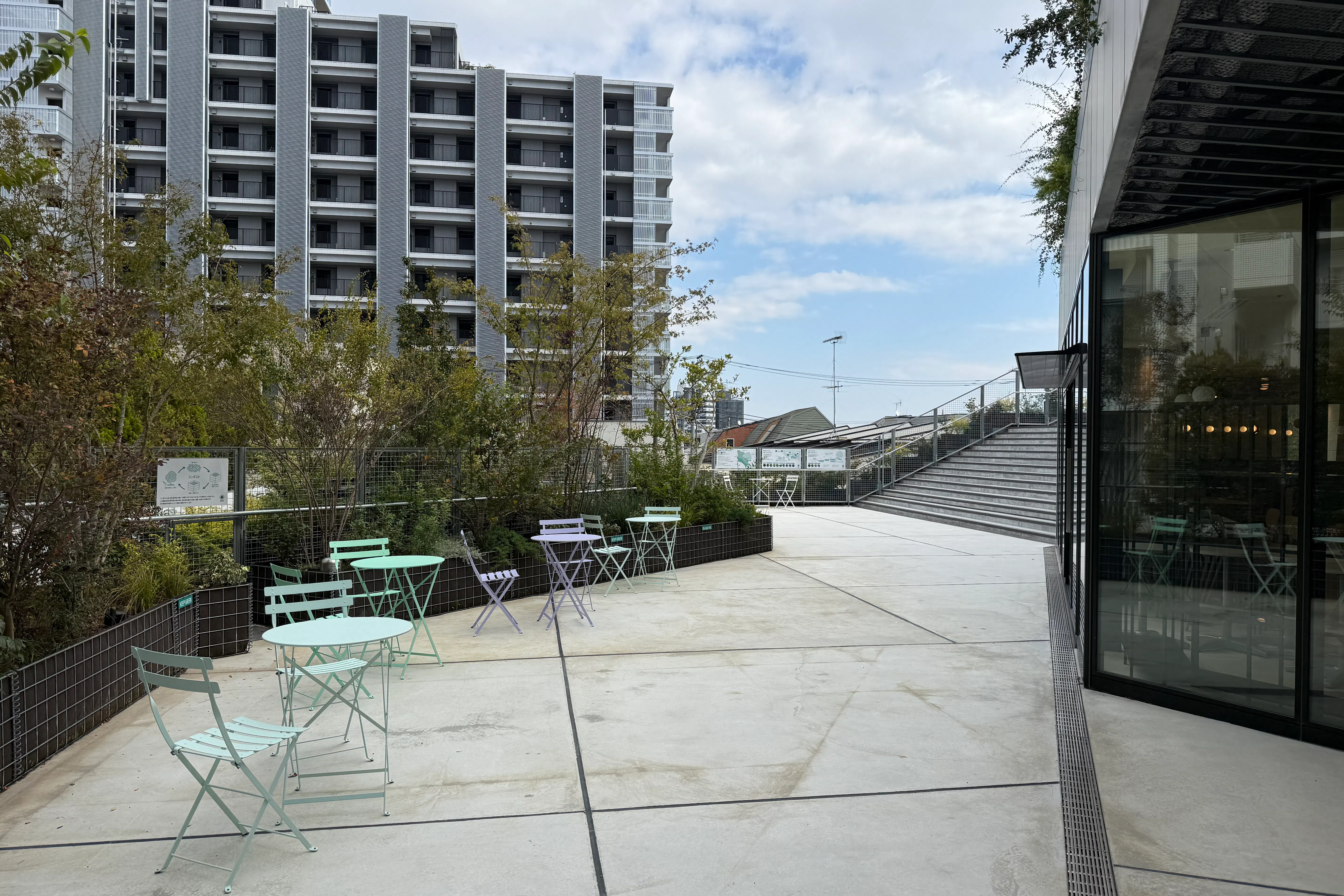 【KOMAZAWA Park Quarter】【駒沢大学駅徒歩1分】カフェ横の緑あふれるテラス空間「KOMAZAWA Park Quarter Biotope」