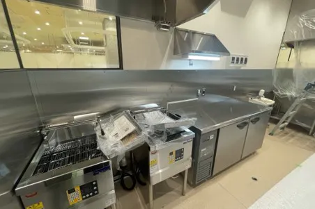 【海老名マルイ】1階 カレンダリウムF12【食物販・調理行為可能】入口正面の好立地、共同利用キッチン・共同冷蔵・冷凍庫完備