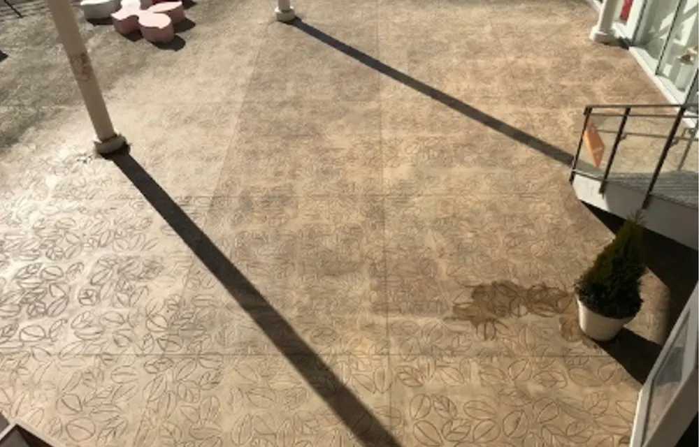 【三井アウトレットパーク 入間】1階 サウスプラザ ゲート外A