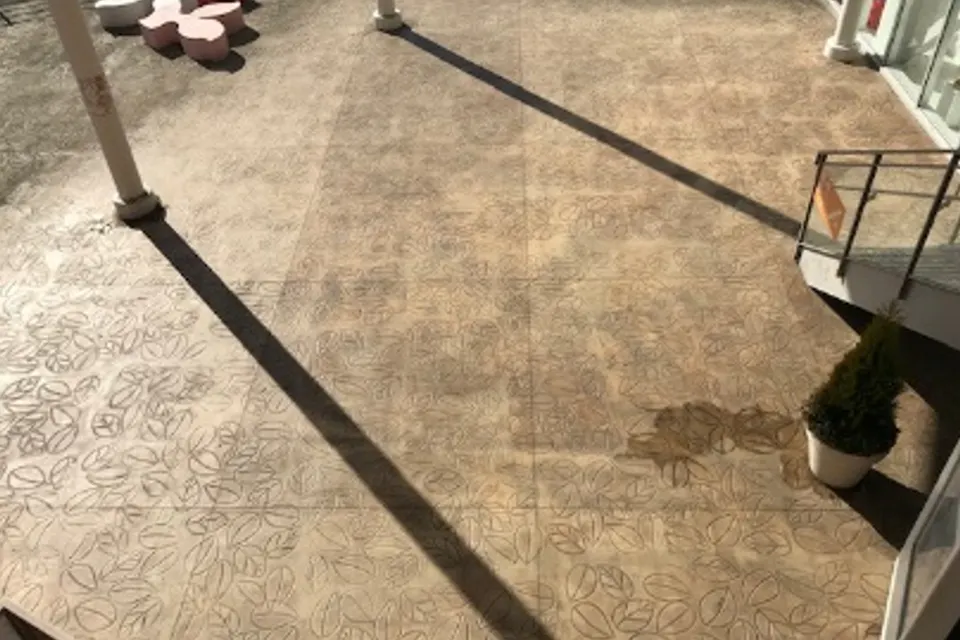 【三井アウトレットパーク 入間】1階 サウスプラザ ゲート外A