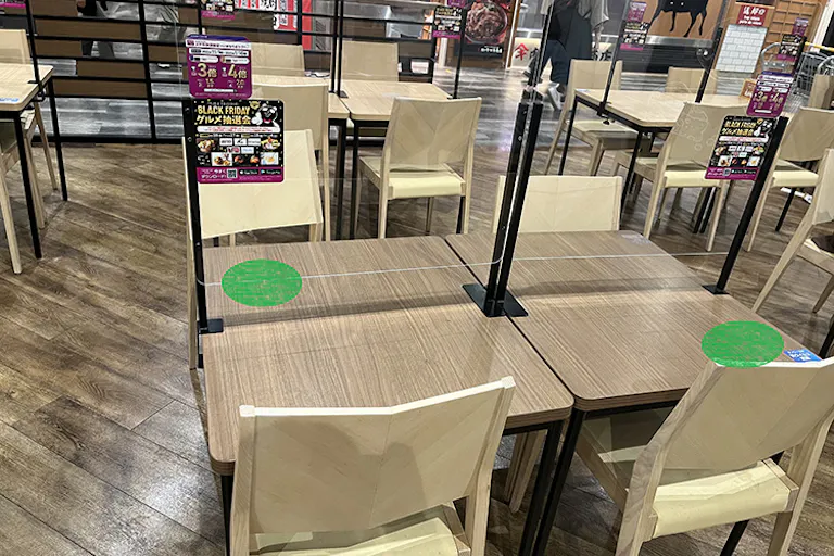 【イオンモール東浦】モールメディア フードコートステッカー【机の画像1