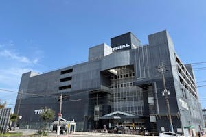 【メガセンタートライアル日向店】食物販や飲食、キッチンカーに利用可能な屋外イベントスペース