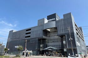 【メガセンタートライアル日向店】食物販や飲食、キッチンカーに利用可能な屋外イベントスペース