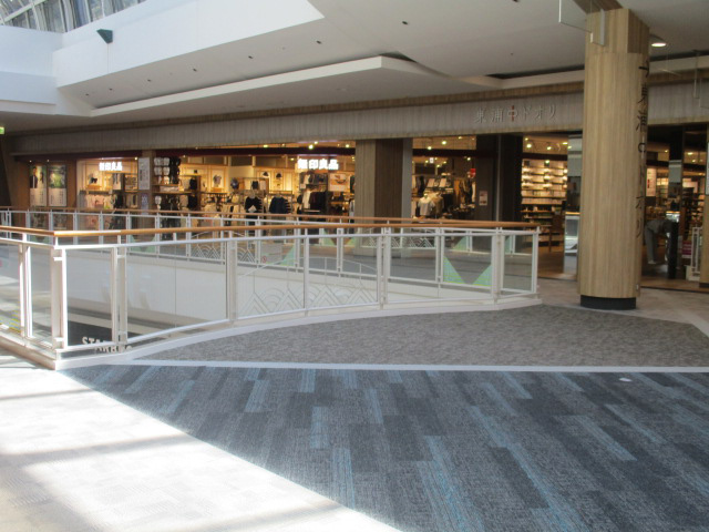 【イオンモール東浦】中央デッキ