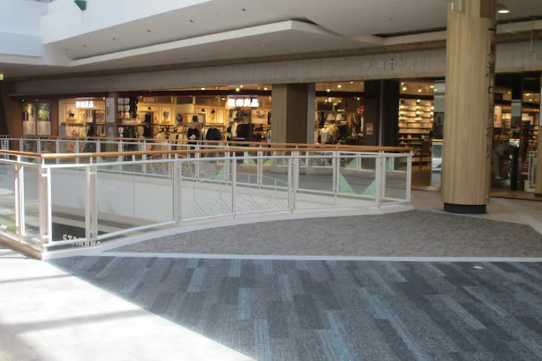 【イオンモール東浦】中央デッキの画像1