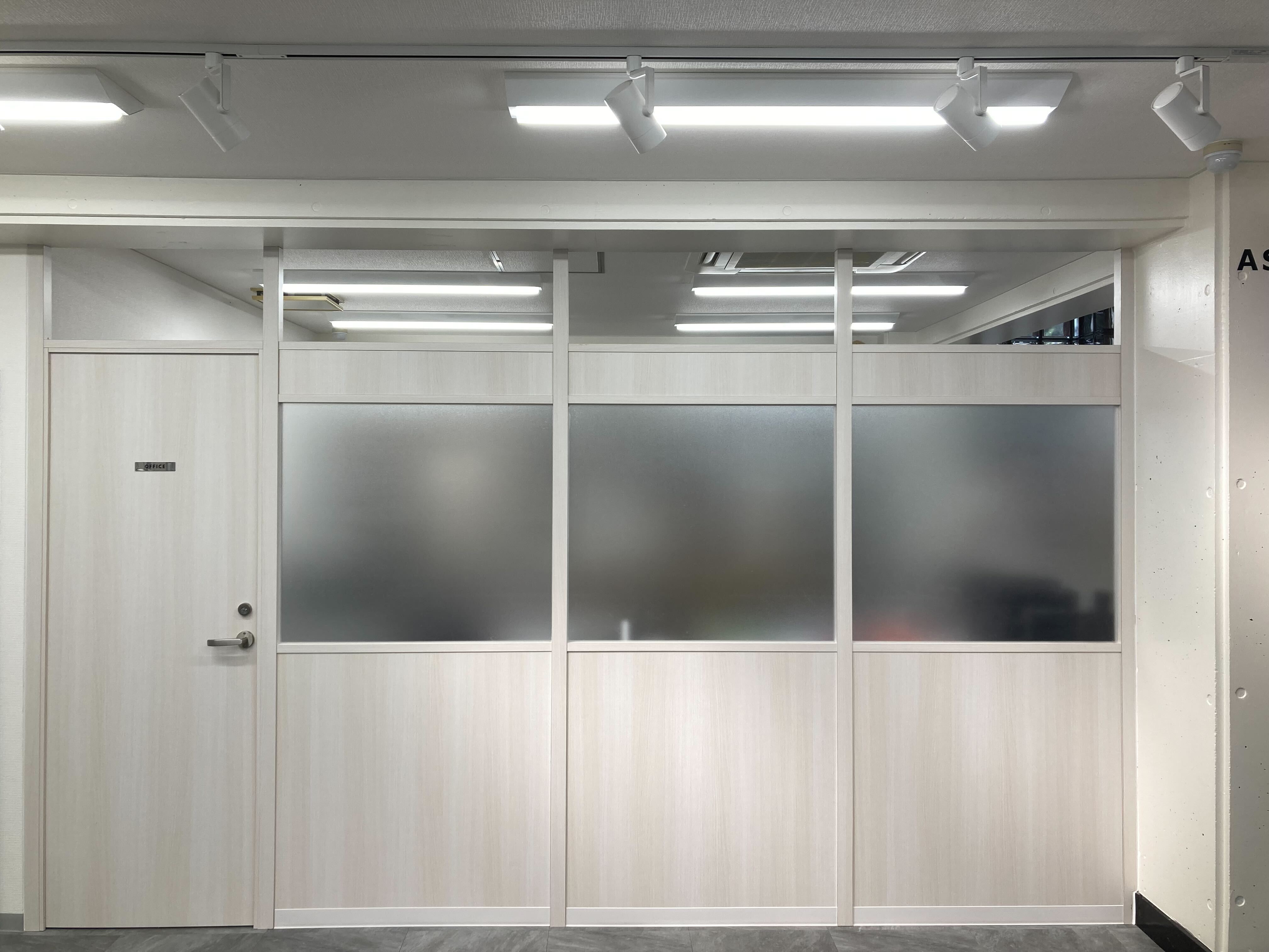 オフィス側の仕切り①