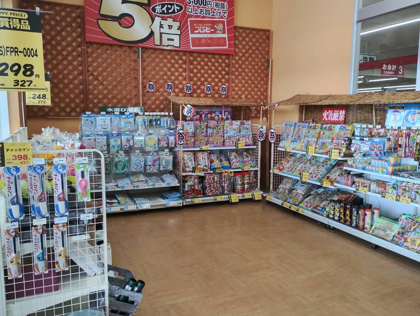 【ホームセンターハッピー横手店】物販や販促プロモーションに入口近くの風除室スペース