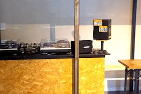 【厚木市本厚木エリア】物販、食物販のポップアップストアや音楽イベント、撮影会等に最適なこだわりの内装のレンタルスペース