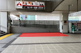 【横浜市営地下鉄ブルーラインセンター北駅】各種プロモーションや物販、食物販のポップアップストアに最適な人通りの多い改札外イベントスペース