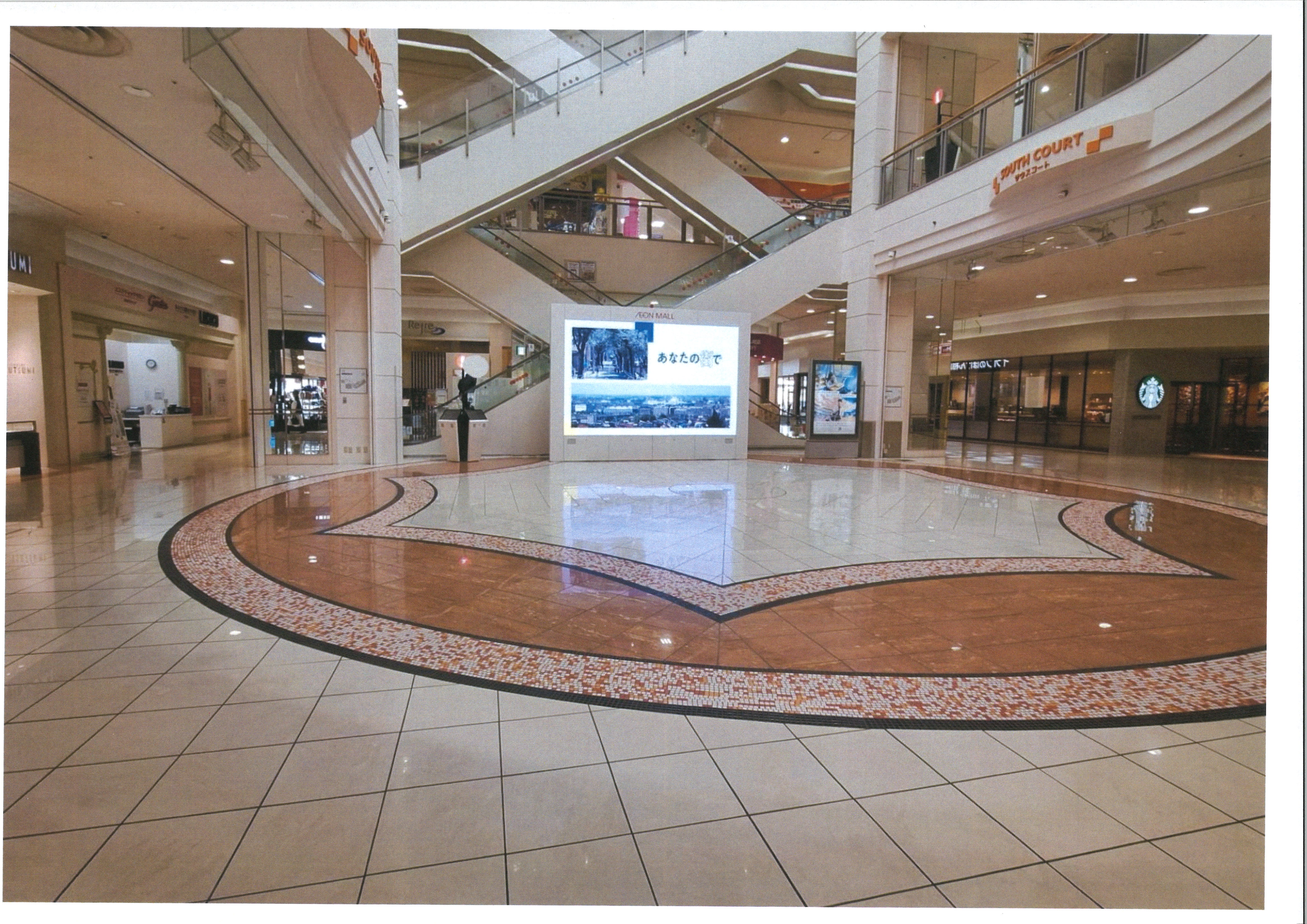 【イオンモール新居浜】『③1F サウスコート』 -認知度の高い集客イベントスペース。近くに大きなカフェや大型電気店があり、ファミリー層に強い魅力的なロケーション