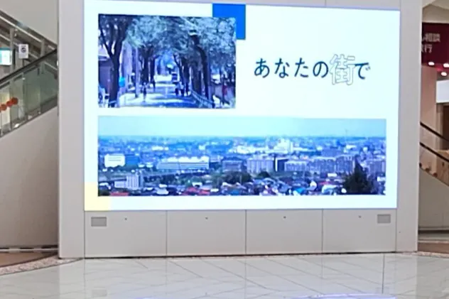 【イオンモール新居浜】『③1F サウスコート』 -認知度の高い集客イベントスペース。近くに大きなカフェや大型電気店があり、ファミリー層に強い魅力的なロケーション
