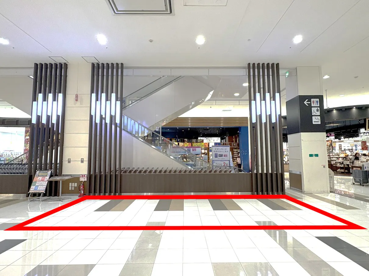 【イオンモール奈良登美ケ丘*】１F　北側エスカレーター横　口福堂前