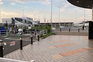 【イオンタウン吉川美南】キッチンカー等の食物販イベントに最適な地域密着型のショッピングモール館内出入口近くの屋外イベントスペース(西駅前広場屋外)