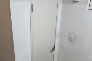 【明治神宮前駅5分】ポップアップストアや展示会に適した白を基調としているレンタルスペース