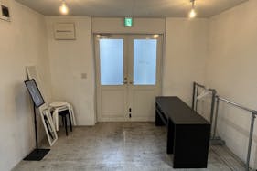 【明治神宮前駅5分】ポップアップストアや展示会に適した白を基調としているレンタルスペース
