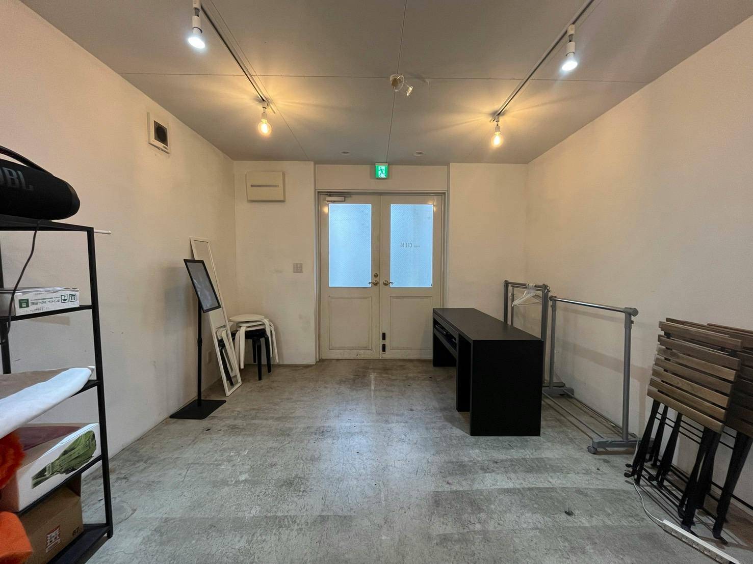 【明治神宮前駅5分】ポップアップストアや展示会に適した白を基調としているレンタルスペース