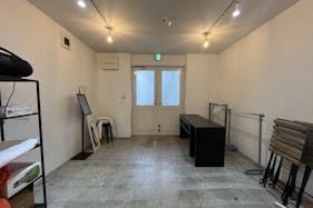 【明治神宮前駅5分】ポップアップストアや展示会に適した白を基調としているレンタルスペース
