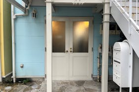 【明治神宮前駅5分】ポップアップストアや展示会に適した白を基調としているレンタルスペース