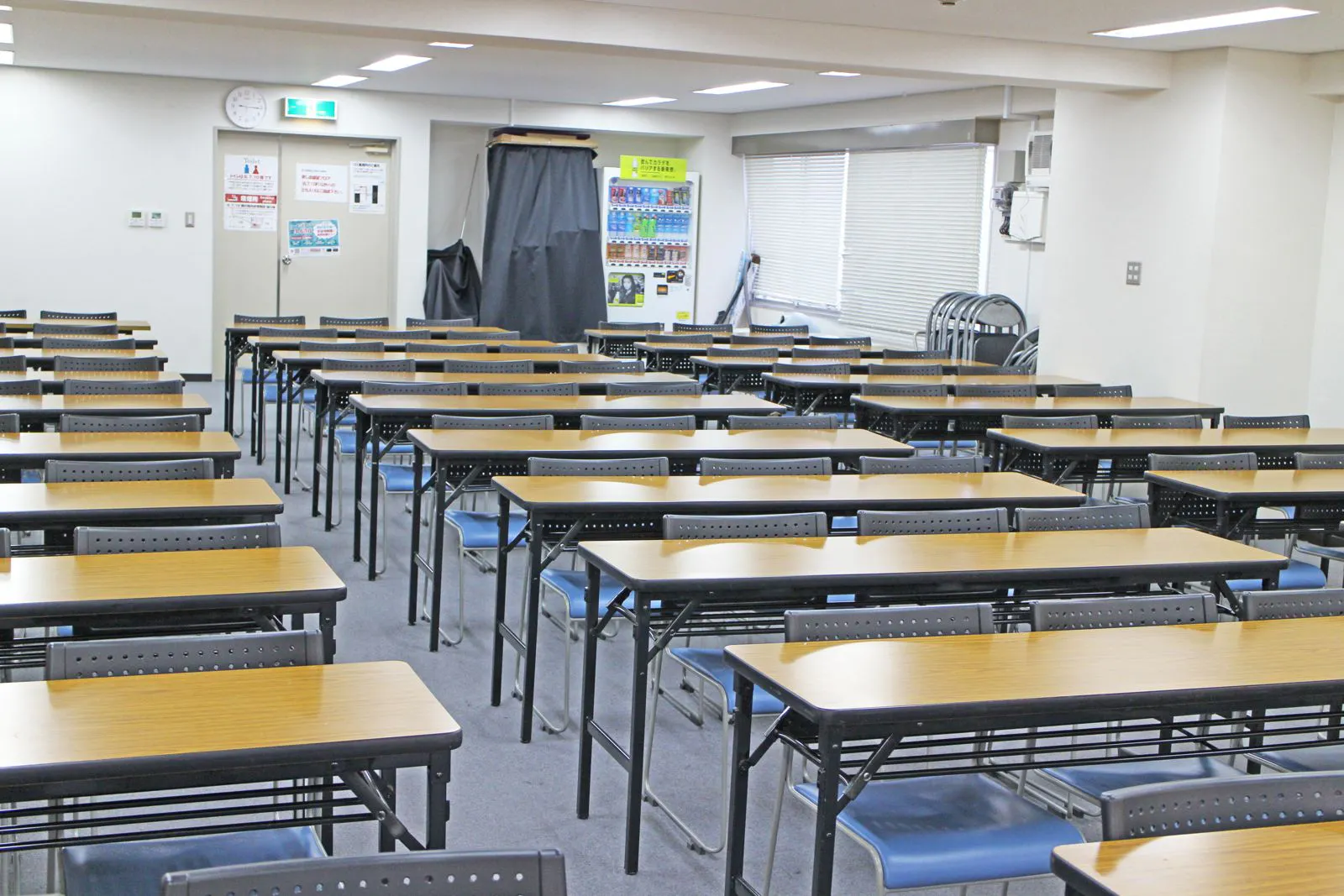 【四ツ橋・近商ビル｜四ツ橋駅1分】最大90名まで利用できる貸し会議室（10階A区画）