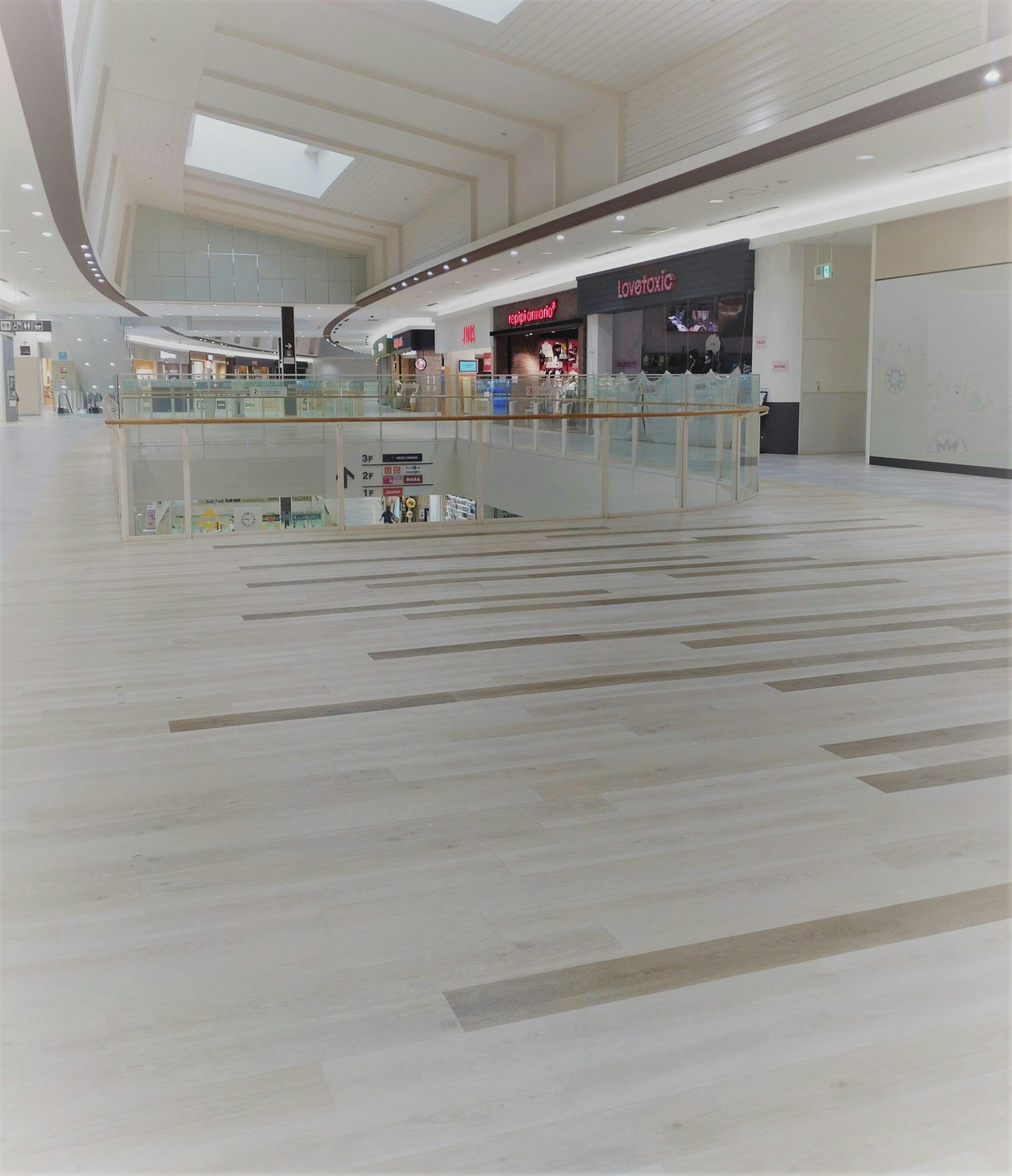 【イオンモール草津】3F ディズニーストア前の画像