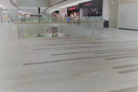 【イオンモール草津】3F ディズニーストア前