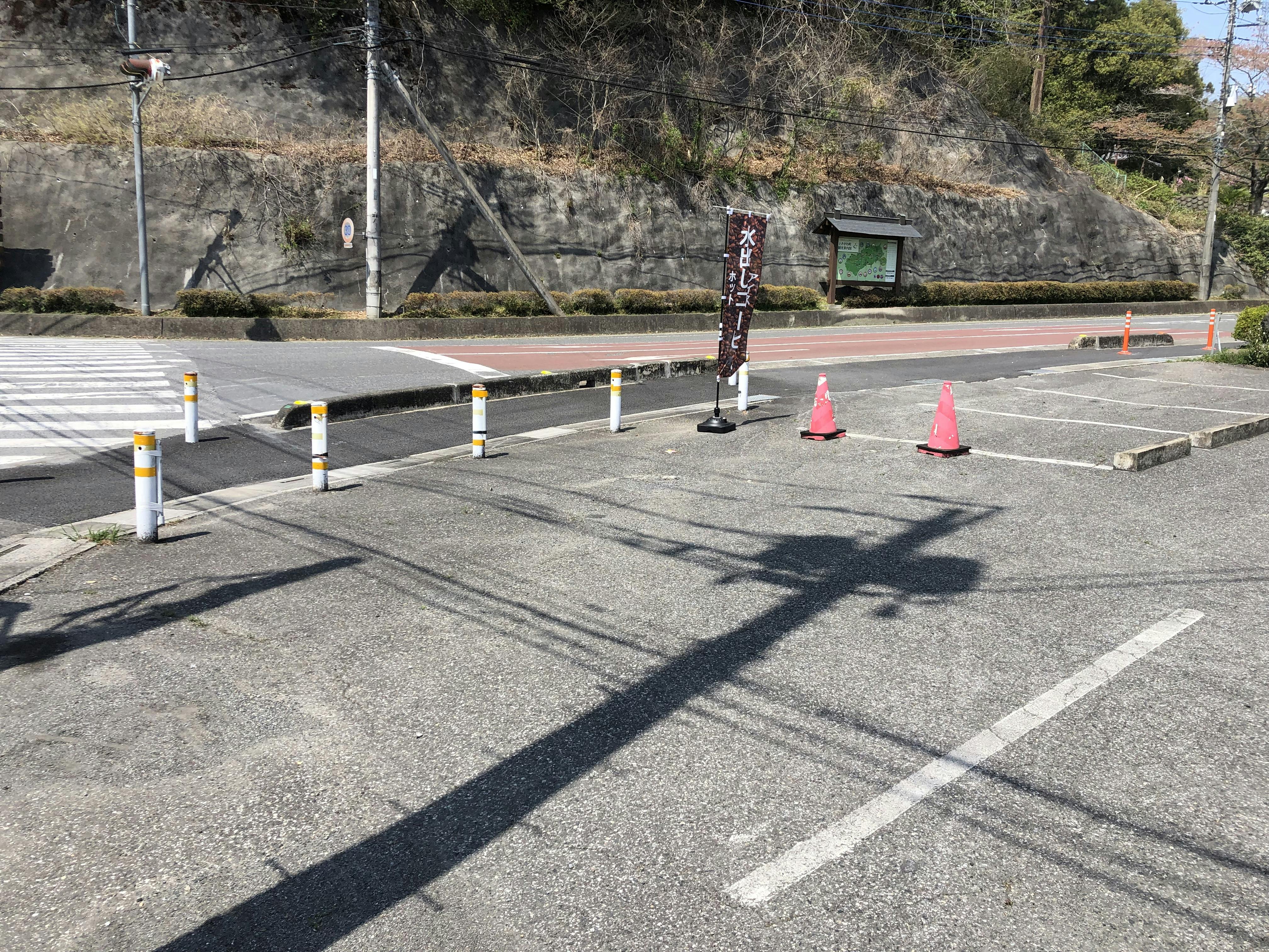 路面に面した駐車場角にもスペース確保してます