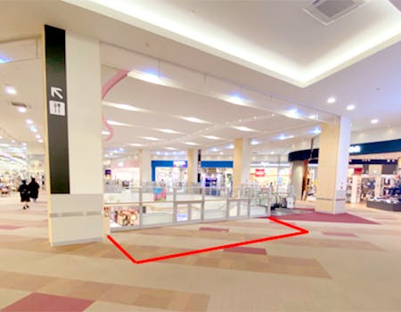 【イオンモール富士宮】各種プロモーションや物販、食物販のポップアップストアに最適な2F センターコートブリッジのイベントスペースの画像