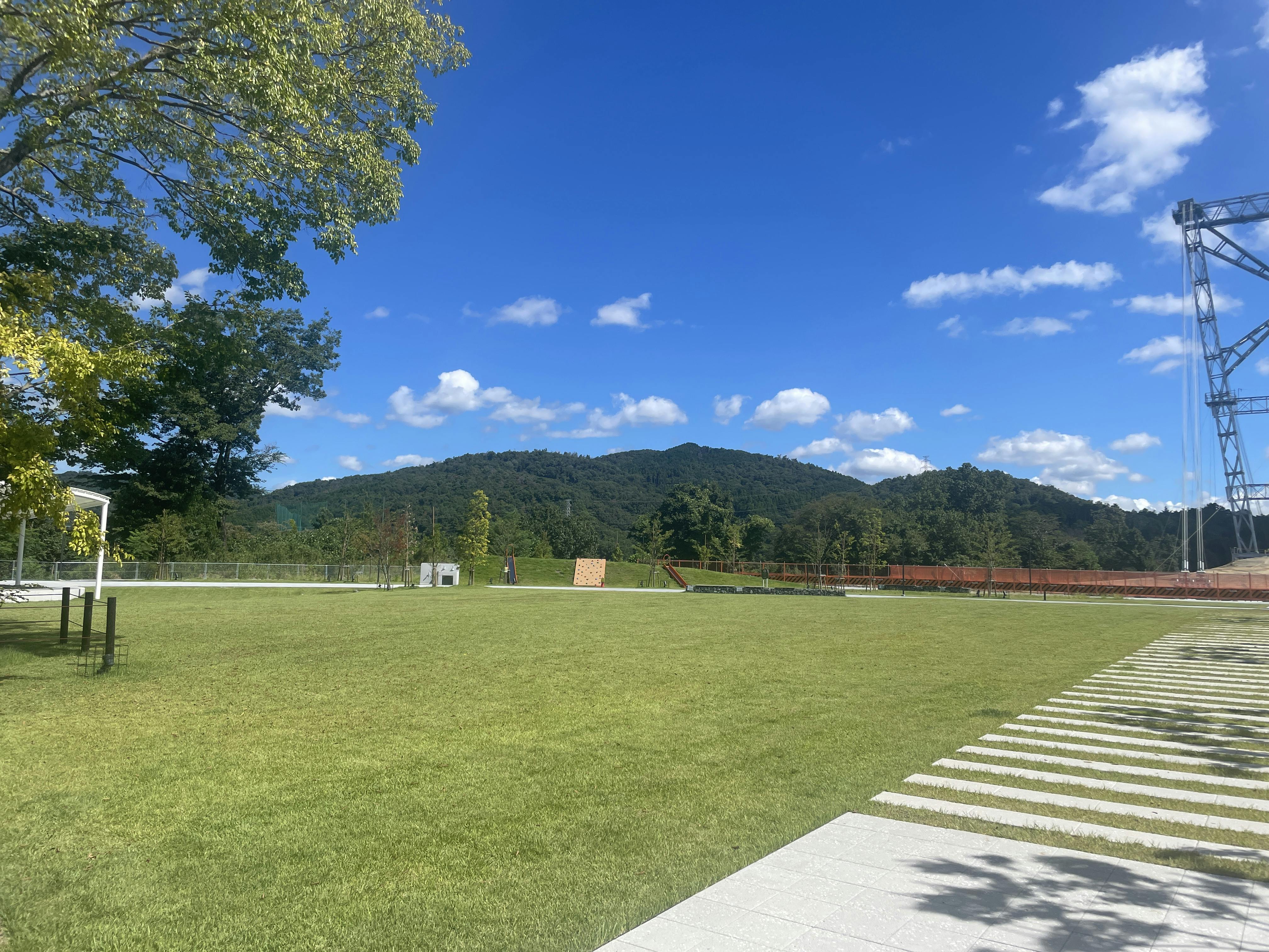 【ダムパークいばきた】キッチンカーに適したさくら広場にある屋外スペース②