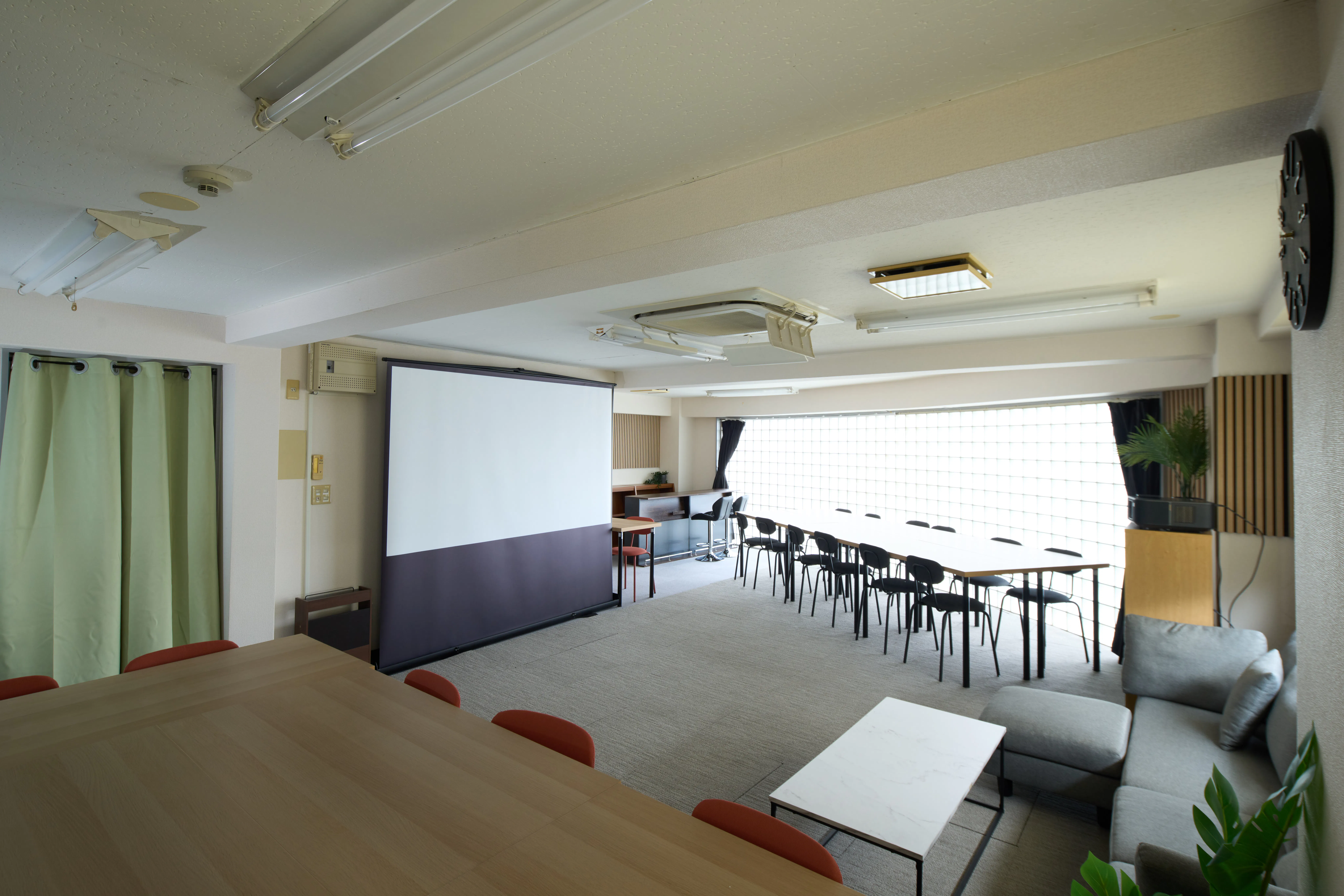 【藤沢駅5分】展示会やワークショップ利用が可能な最大40名収容の新規オープン貸切スペース