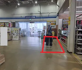【ホームワイドプラス都城店（宮崎県）】店内　資材館側出入口　催事スペース