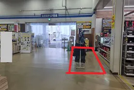 【ホームワイドプラス都城店(宮崎県)】店内 資材館側出入口 催事スペース