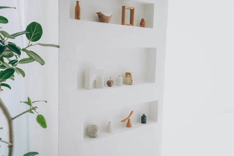 【中津駅6分】展示会や撮影に最適な木の温もりも感じられる自然光豊かな白を基調としたレンタルスペースの画像4